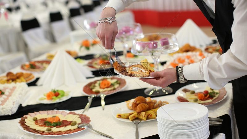 食品代工周期和起订量，到底谁决定谁