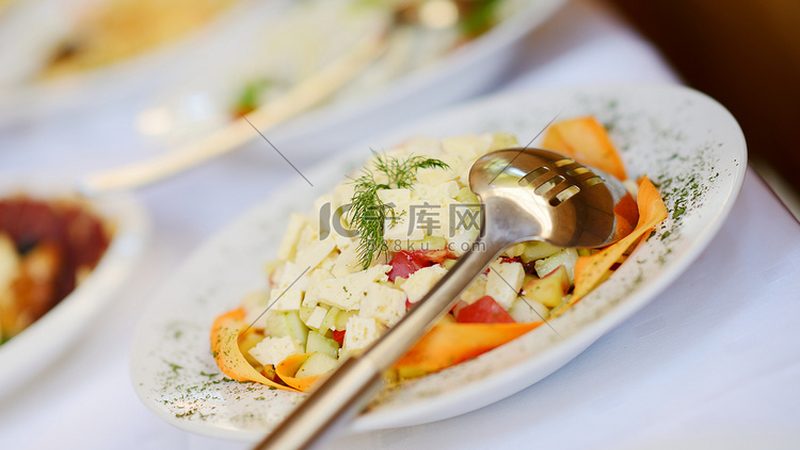 手工牛轧糖与普通牛轧糖：探寻传统与现代化的差异